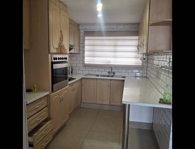 2 BEDROOM FLAT FOR SALE IN AUSTERVILLE